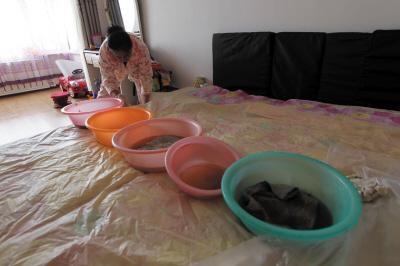 贺兰楼上漏水，住户失联，小区没物管，业主维权难！律师来支招……